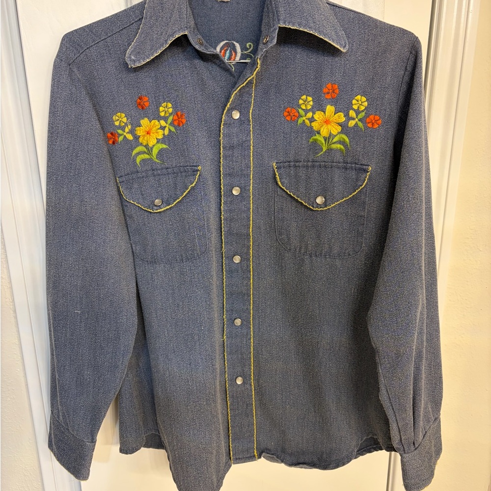 Vintage 70’s Peacock Floral Embroidered Denim Shirt Pearl Snap Buttons SizeLARGE
